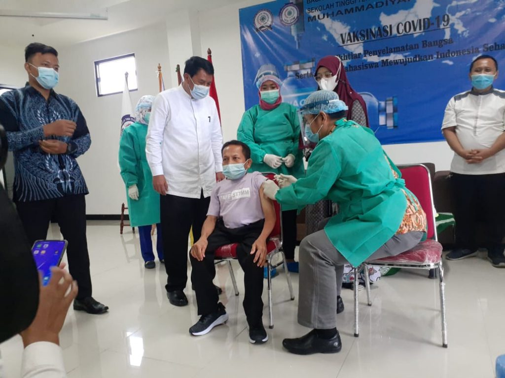 Ikhtiar Menyelamatkan Bangsa Dari Covid-19 Kampus STTM Gelar Vaksinasi