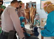Sukseskan Kampung Sehat NTB, Petugas Antar Jemput Lansia Untuk diVaksin