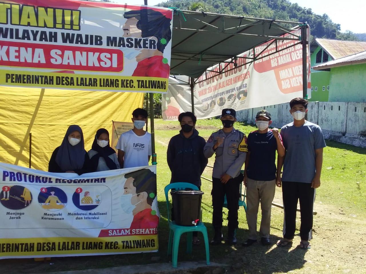 TNI dan Polri Lakukan Pengecekan Posko PPKM Mikro di Desa Lalar Liang