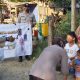 Polres Sumbawa Barat Bagi Bagi Takjil Gratis di Depan SMAN 1 Taliwang