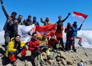 Telkom NTB ‘Clean Up’ di Rinjani, Ikhtiar Zero Waste untuk NTB Gemilang