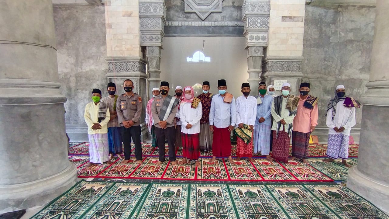 Melalui Safari Jumat, Dai kamtibmas Polres Lobar Ajak Masyarakat Disiplin Prokes