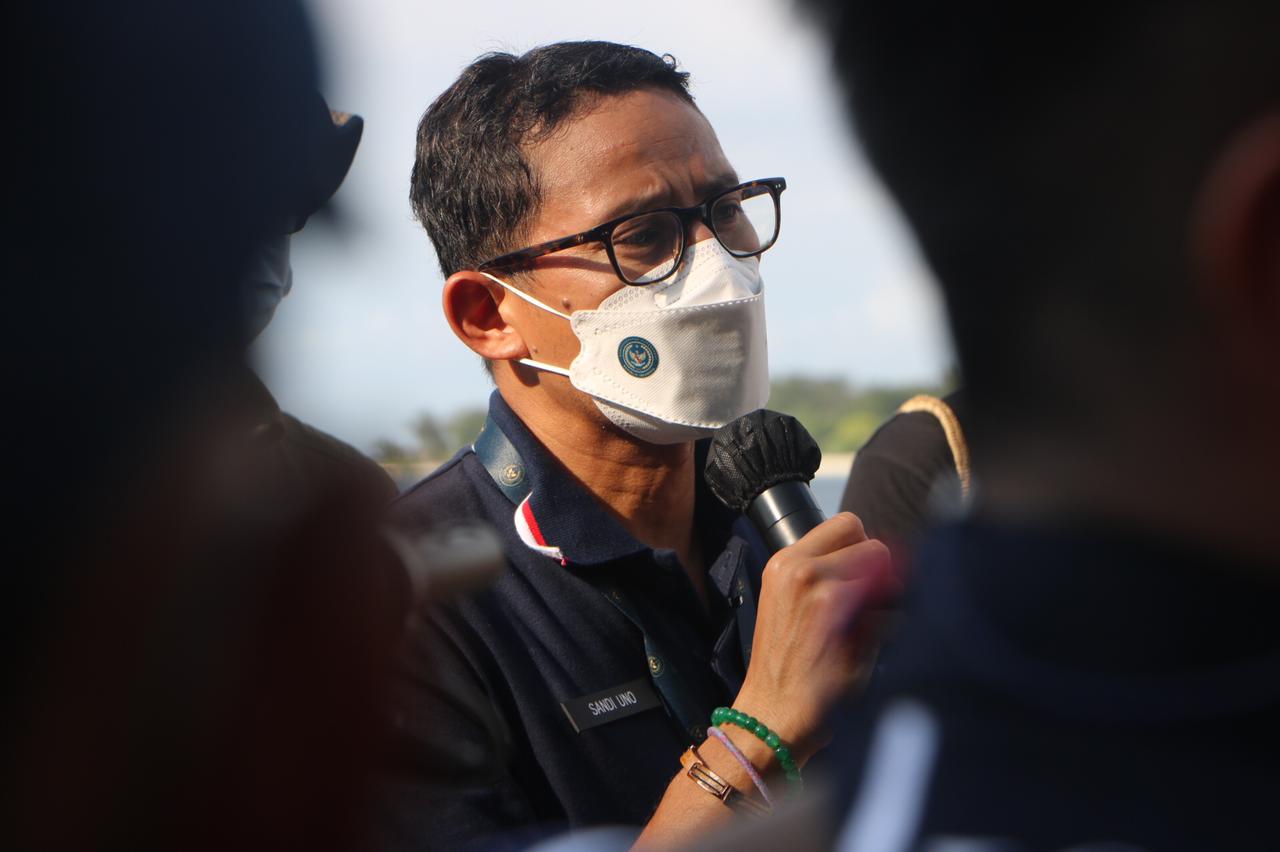 Untuk memastikan eksistensi pariwisata kembali bergeliat di 3 Gili Kabupaten Lombok Utara,  Menteri Pariwisata dan Ekonomi Kreatif (Menparekraf) miRI, Sandiaga Salahuddin Uno dan Gubernur Provinsi Nusa Tenggara Barat (NTB), Dr. H. Zulkieflimansyah, S.E., M.Sc., memilih cara tidak biasa mengunjungi gugusan pulau tersebut, yaitu berenang sejauh 100 meter dari perahu yang ditumpanginya ketika akan bersandar di Gili Terawangan.