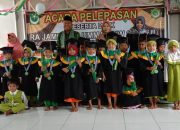 RA Jami’atul Ummah NW Sentul Wisudakan 17 Anak Didik