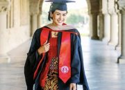 Maudy Ayunda Lulus S2 Standford University, Cek Kecantikannya Pakai Kebaya Merah Saat Wisuda