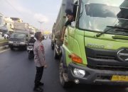 Prittttt, Kapolres Lombok Tengah Stop Sopir Fuso Terobos Trafict Light