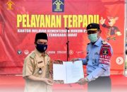 Kakanwil Serahkan SK Penetapan Desa Binaan Sadar Hukum Di Lombok Barat
