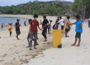 Hut Ke-66 MBI,Umat Buddha Lobar Bersihkan Pantai Elak-Elak Sekotong
