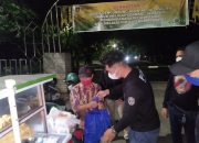 Polres Loteng Bagikan Sembako ke PKL Sembari Sosialisasi PPKM