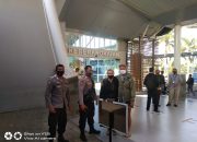 Polisi Dampingi  WNA Depresi Terbang