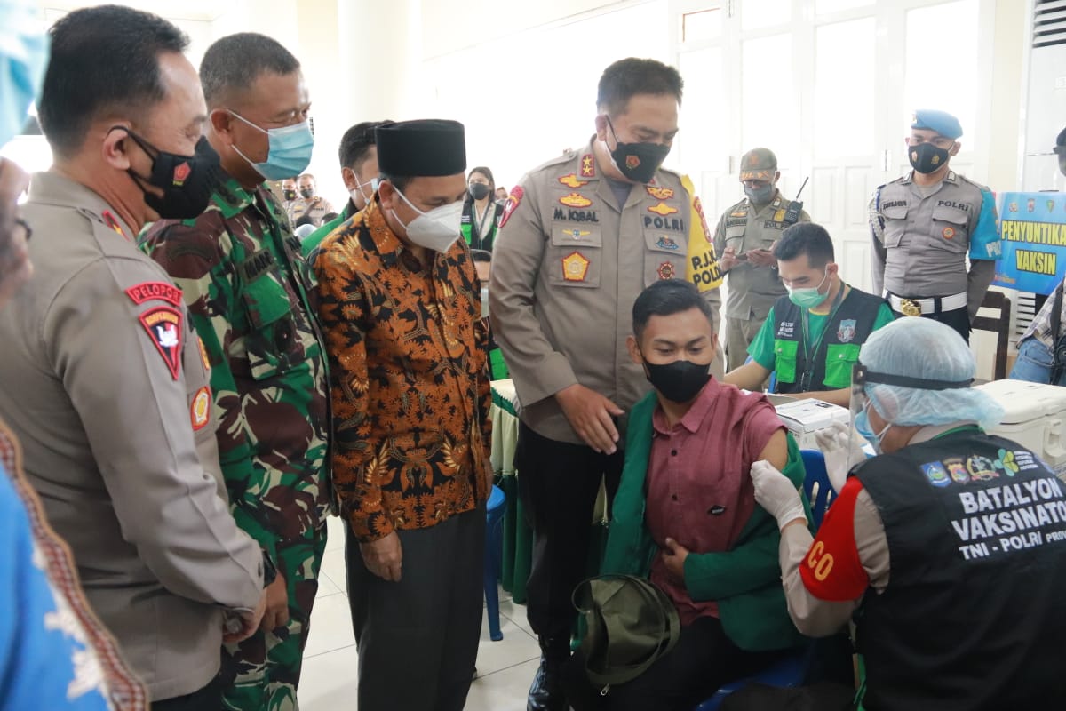 Vaksinasi Presisi Merdeka Goes to Campus Polda NTB Target 1000 Civitas Akademika UMMAT