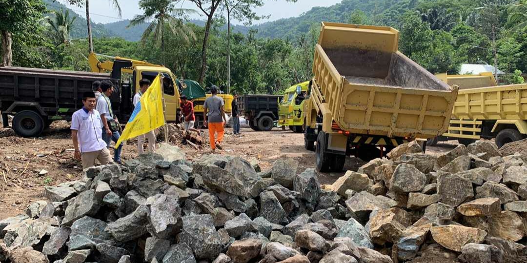 PMII Mataram Bersama Coin Foundation Sumbang Matrial Untuk Renovasi Masjid Akibat Banjir di Lobar