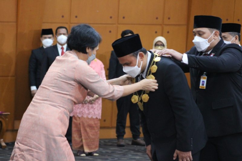 Prof. Bambang Resmi Dilantik Jadi Rektor Unram
