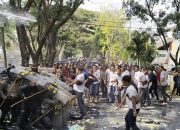 Demontrasi ke KPU Lombok Tengah Berujung Chaos massa aksi Terpaksa di bubarkan aparat