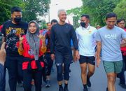 Didampingi TGB Dan Rahmat Hidayat, Ganjar Menjadi Idola Di CFD Kota Mataram