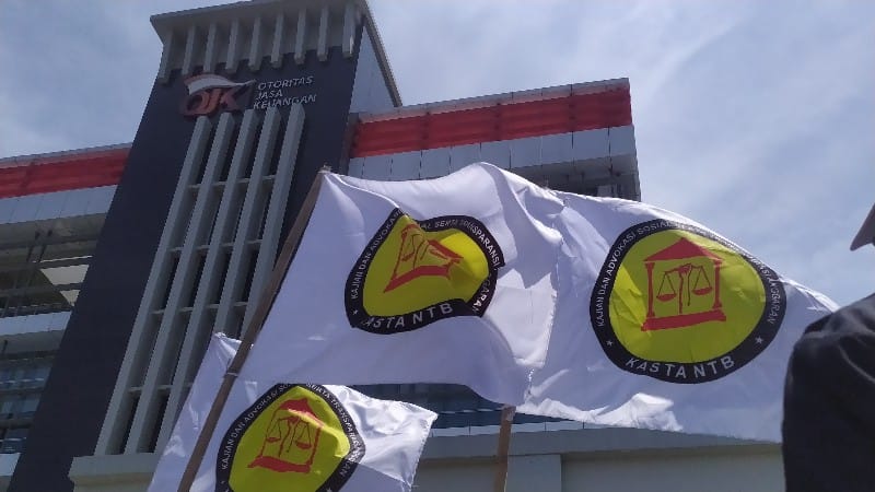 Gelar Demo, Kasta Berikan Bansos untuk Kepala OJK NTB
