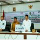 Pj. Sekda Lombok Timur (Lotim) H. Hasni mewakili Pj. Bupati H. Muhammad Juaini Taofik menyerahkan bantuan kemanusiaan