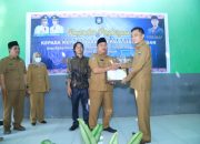 Bupati Loteng Berikan Penghargaan Kepada Dua Dusun di Kecamatan Praya Timur