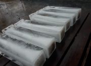 Benarkah ES Batu Berbahan Air Kali Ciliwung Beredar di Jakarta [Cek Fakta]