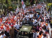 Daftar ke KPU NTB, Zul-Uhel Diiringi Lautan Pendukung