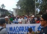 Ratusan Warga Gelar Aksi Tolak PT TCN di Gili Meno
