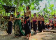 Musim Kemarau Melanda, Desa Aikdewa Gelar Ritual Ngalun Aik Kokok