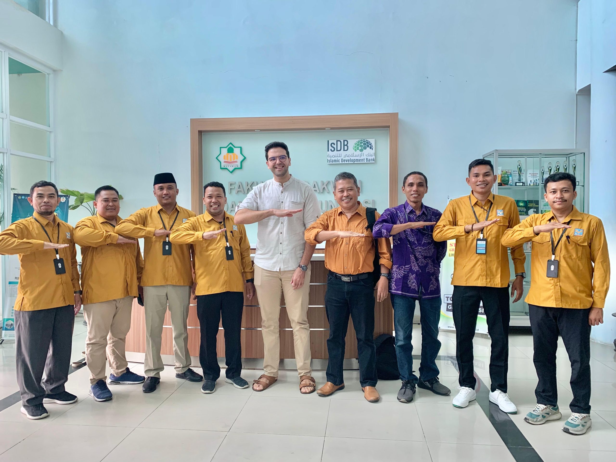 Kegiatan forum ilmiah bertarap Internasional dengan tajuk The 1st AICRM 2024 digagas langsung oleh Rumah Moderasi Beragama (RMB) UIN Mataram sebagai bagian dari spirit membangun perdamaian Dunia.