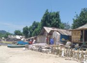 Terombang-ambing Janji Relokasi: Warga Kampung Nelayan Kuta Bertahan di Tepi Pantai