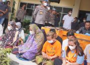 Polisi Bebaskan Lima Emak-Emak di Beleka, Tiga Lainnya Terancam 20 Tahun Penjara
