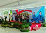 Pengukuhan Perdana, Bupati Lotim Kukuhkan Sejumlah Stafsus dan Puluhan Kepala Pasar