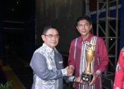 SMAN 1 Poto Tano Raih Penghargaan SMA Aktif dan Informatif Teknologi di Anugerah Istimewa Sekolah 2025