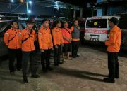 Tim SAR Lakukan Evakuasi Terhadap Wisatawan Asing yang Terjatuh di Jalur Pendakian Torean Gunung Rinjani