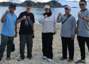 Pengurus OSIS SMAN 1 Praya Gelar Aksi Bersih Pantai di Tanjung Aan, Perkuat Kepedulian Lingkungan