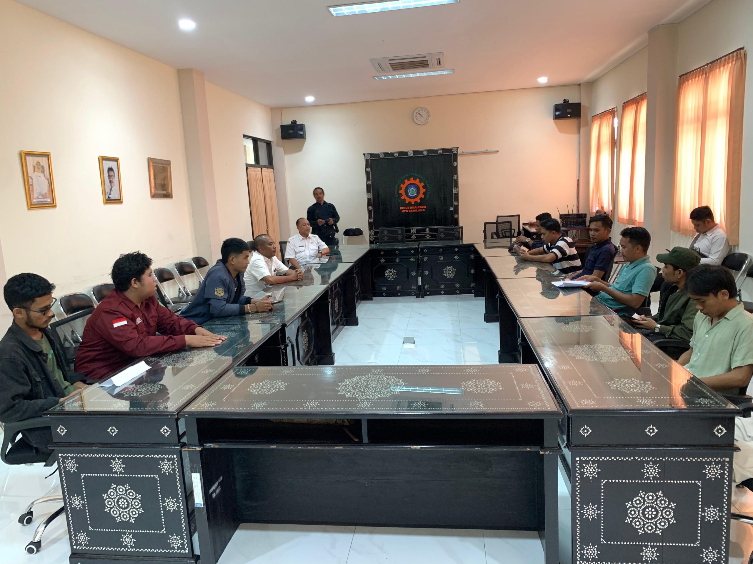 Proyek Rp17 Miliar Balai Kemasan Dituding Bermasalah, ARM NTB Gelar Aksi di Dinas Perindustrian