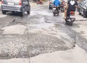 Jalan Depan Pasar Renteng Rusak Parah, Gubernur Iqbal Diminta Atensi Keluhan Masyarakat