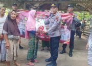 Meriahkan Hari Bhayangkara Ke-79, Polsek Gunungsari Berbagi Senyum Lewat Bansos