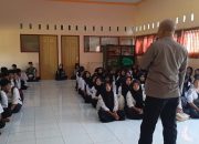 Polsek Narmada Masuk Sekolah, Ajak Siswa Baru Jauhi Bullying dan Judol