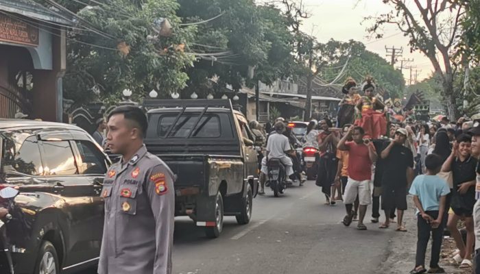 Polsek Lingsar Sigap Amankan Tradisi Budaya Praje di Peteluan Indah