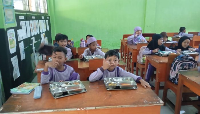 Polsek Narmada Kawal Uji Coba Dapur MBG Gerimax Catering