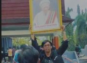 Pembakaran Gedung DPRD NTB di Mataram, Foto Pahlawan TGKH. Zainuddin Abdul Madjid Diselamatkan Massa
