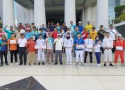 Bupati Lombok Tengah Serahkan Bonus Atlet Peraih Medali PON Aceh–Sumut 2024