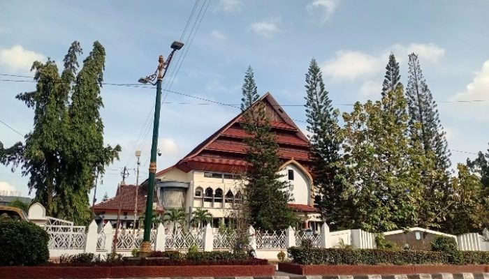 Polisi Siaga di DPRD NTB Jelang Aksi Ribuan Mahasiswa