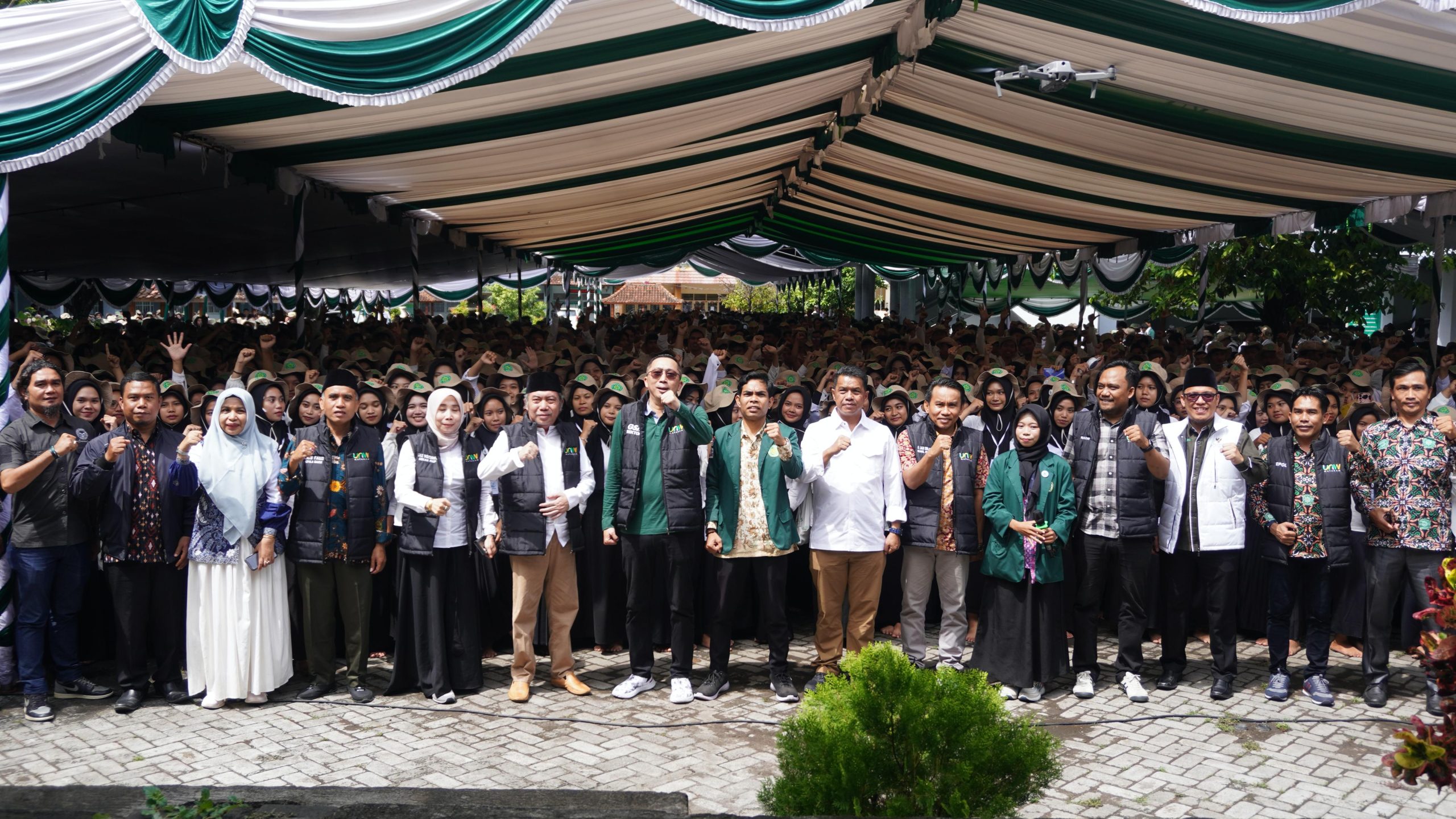Ribuan Mahasiswa Baru UNW Mataram Ikuti PKKMB 2025