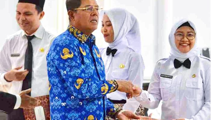Bupati Lombok Timur Serahkan SK Pengangkatan 31 PPPK Tahap II, Tekankan Pelayanan Maksimal dan Peningkatan Kesejahteraan