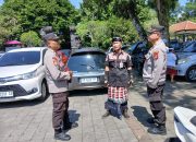 Polsek Gunungsari Kawal Upacara Metatah Massal di Pura Gunung Agung