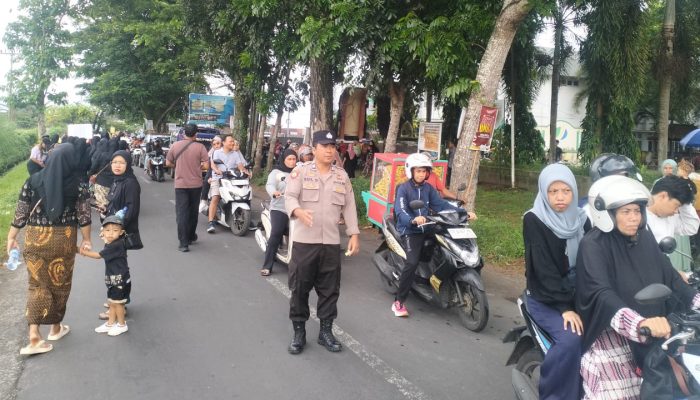 Polsek Gunungsari Turun Full Team Amankan Karnaval Perayaan HUT ke-145 Sesela