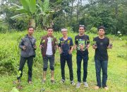 Hijaukan Lereng Segenter, Relawan Ikatan Insani Gaungkan Gerakan Tanam Pohon