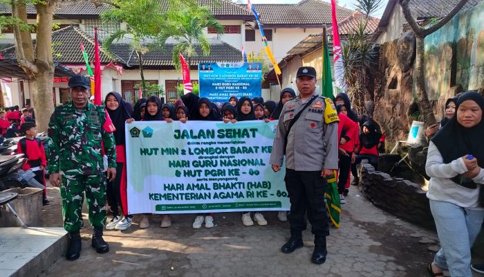 TNI-Polri Kawal Jalan Sehat HUT Ke-30 MTsN 2 Lombok Barat
