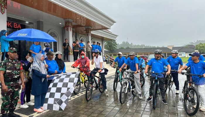 Polisi Kawal Rangkaian HKN ke-61 Lombok Barat dari Start hingga Finish