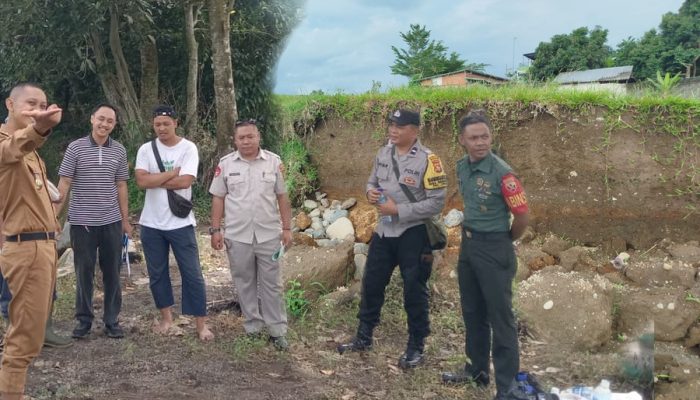 Tanah Warga Longsor Gegara Pengerukan Perumahan, Polisi Sigap Menengahi